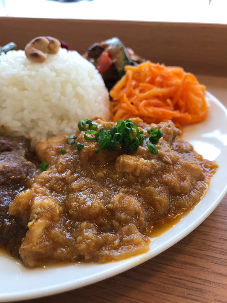 ShimanoDvs's tweet photo. マレーシアチキンカレーとスリランカブラックポークカレー。美味しかった〜!
#craftsandwich #カレー https://t.co/ImwUqVNC41