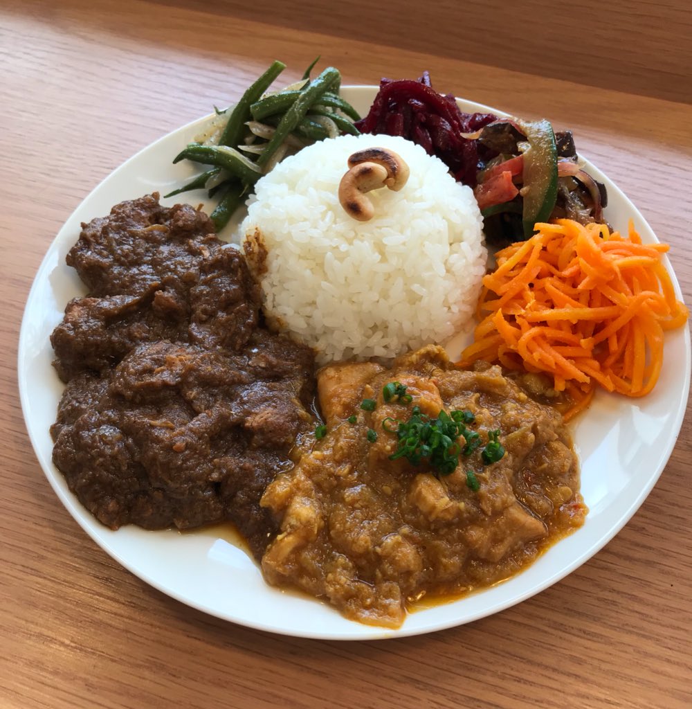 ShimanoDvs's tweet photo. マレーシアチキンカレーとスリランカブラックポークカレー。美味しかった〜!
#craftsandwich #カレー https://t.co/ImwUqVNC41