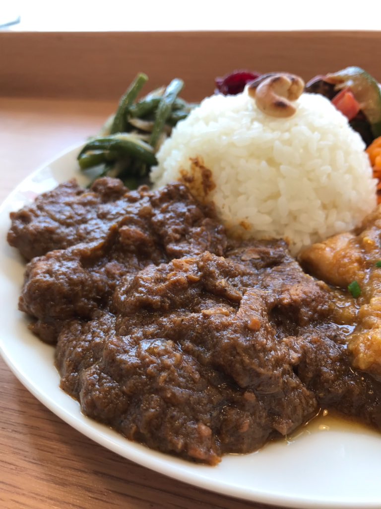 ShimanoDvs's tweet photo. マレーシアチキンカレーとスリランカブラックポークカレー。美味しかった〜!
#craftsandwich #カレー https://t.co/ImwUqVNC41