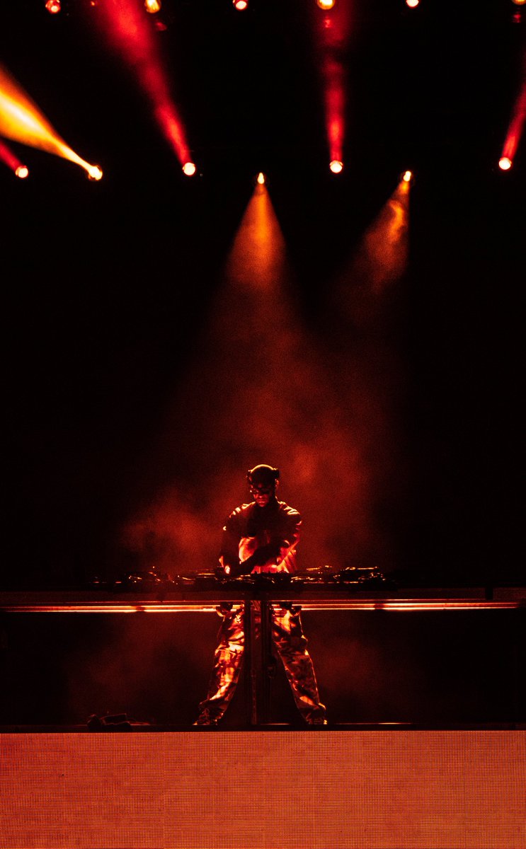 gustavjsolis's tweet photo. @djsnake throwback to pardon  my french red rocks. the red god 🔥 https://t.co/VEcjfxV0Bd