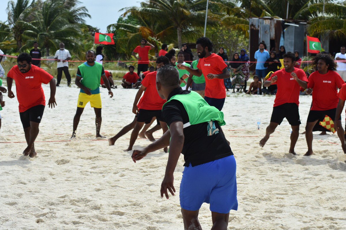 HomeMinistrymv's tweet photo. ޅ.ހިންނަވަރުގައި ކުރިއަށްގެންދާ ޢީދު ކުޅިވަރުތައް- ފައިގަތަޅާ ކުޅުމުގެ މުބާރާތް. https://t.co/Aq4Dv5QC5P