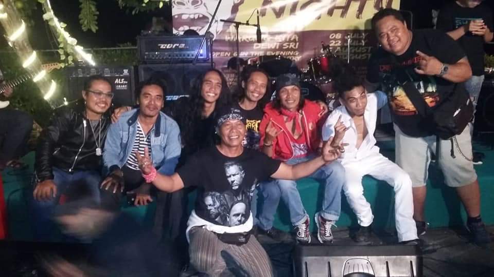 Quest_Rock_Band's tweet photo. Always good times with BRC 🤘🏻😜🤘🏻
#Quest #questband #officialquestband #savagesounds #questofficial #rocknroll #rock #music #questlive #bands #rocknight #rockshow #bali #brc #party #brotherrockcommunity #livemusic #entertainment #performance #brothers #musicians #wewillrockyou https://t.co/KgzO19GJib