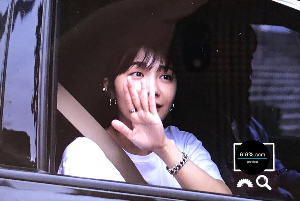 818com1's tweet photo. 190812 정은지의 가요광장 퇴근 프리뷰 #Apink #에이핑크 #정은지 (@Apinkjej )

오늘도 수고했어요~~!!👋🏻 https://t.co/NAEbeafmLR