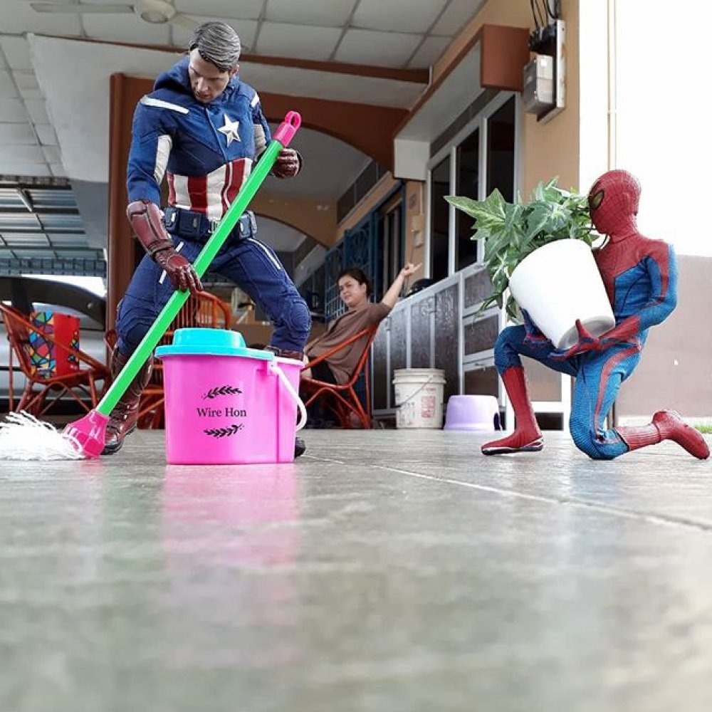 Marvel Avengers Superhero Action figures helping Malaysian Man to be the sensation of Internet ! Kidzholic