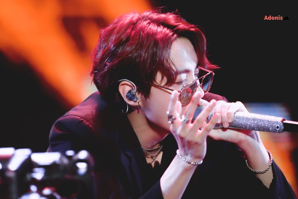 Adonis_Hoseok's tweet photo. 190811 롯데패밀리콘서트 ㅠㅠ

#BTS #제이홉 #JHOPE @BTS_twt https://t.co/n6ISuN9Jey