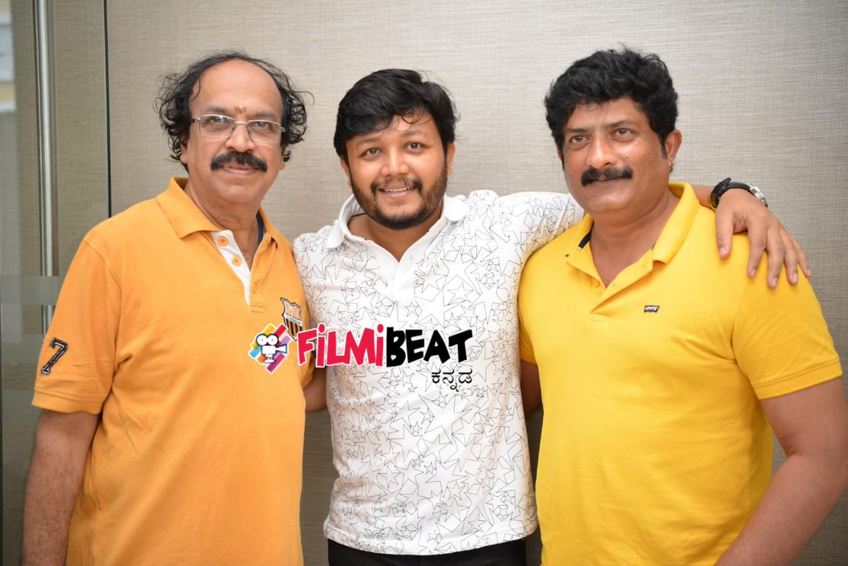 OneindiaKannada's tweet photo. 'ಗಿಮಿಕ್' ಸಿನಿಮಾದ ಪ್ರೆಸ್ ಮೀಟ್ ನಲ್ಲಿ ಗಣೇಶ್ ಮತ್ತು ತಂಡ 

@Official_Ganesh | #Gimmick https://t.co/DrasE9qpj6