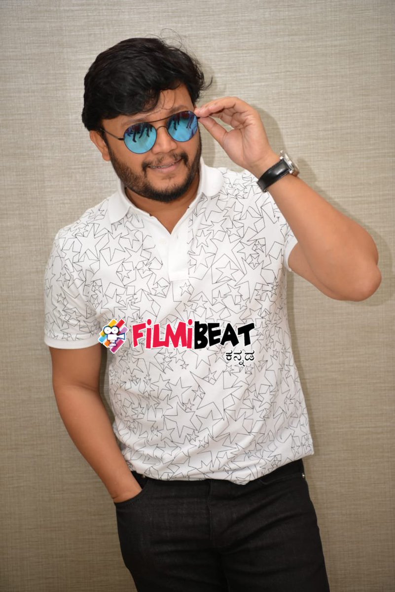 OneindiaKannada's tweet photo. 'ಗಿಮಿಕ್' ಸಿನಿಮಾದ ಪ್ರೆಸ್ ಮೀಟ್ ನಲ್ಲಿ ಗಣೇಶ್ ಮತ್ತು ತಂಡ 

@Official_Ganesh | #Gimmick https://t.co/DrasE9qpj6