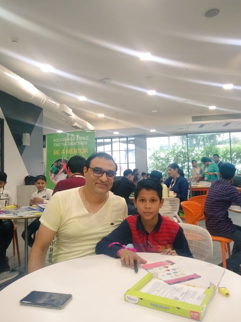 pehlay_akshar's tweet photo. A mentor is not someone who walks ahead of you to show you how they did it. A mentor walks alongside you to show you what you can do.😇🌞
#pehlayakshar #thepaperboat #mentorship #mentor #mentee #rpg #learningtogether #happiness #friends #mentorachild #volunteer https://t.co/3gIVt6gEZI