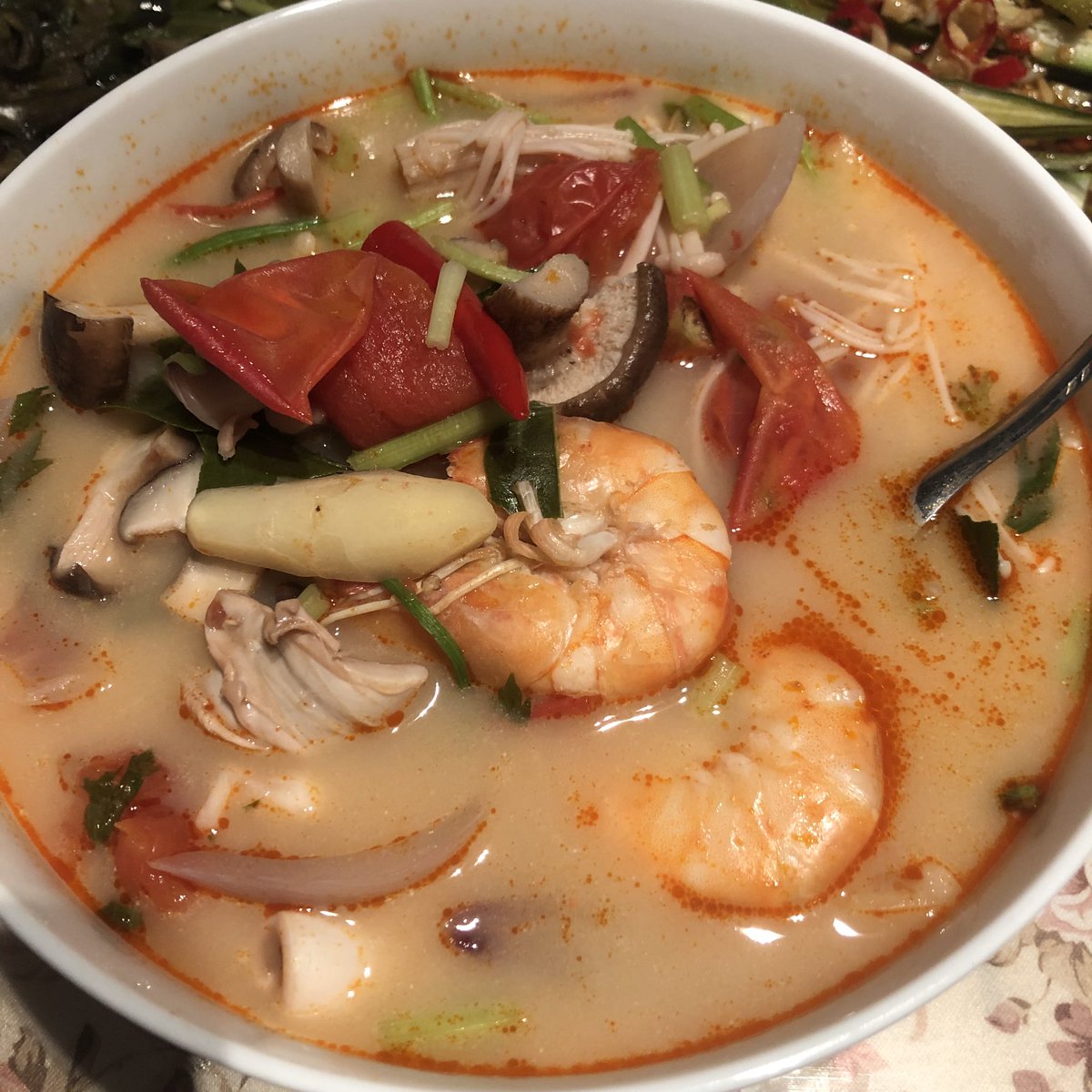 ochitose_'s tweet photo. Cooking Thai food👌🏻 https://t.co/xFgvfuhgSJ