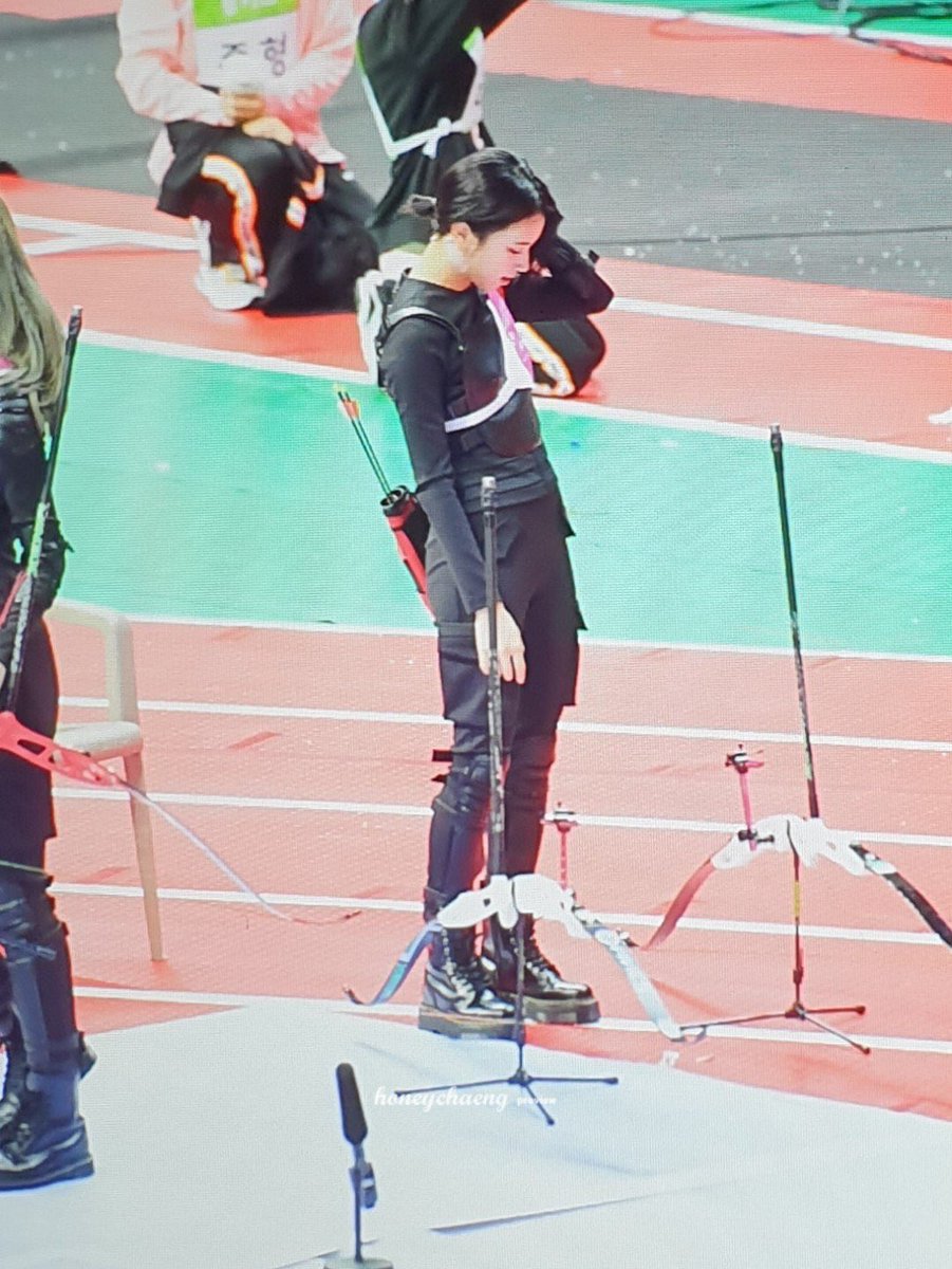 Panpan If Chaeyoung S Neck Tattoo Is True Then It Explains The Bandaid There