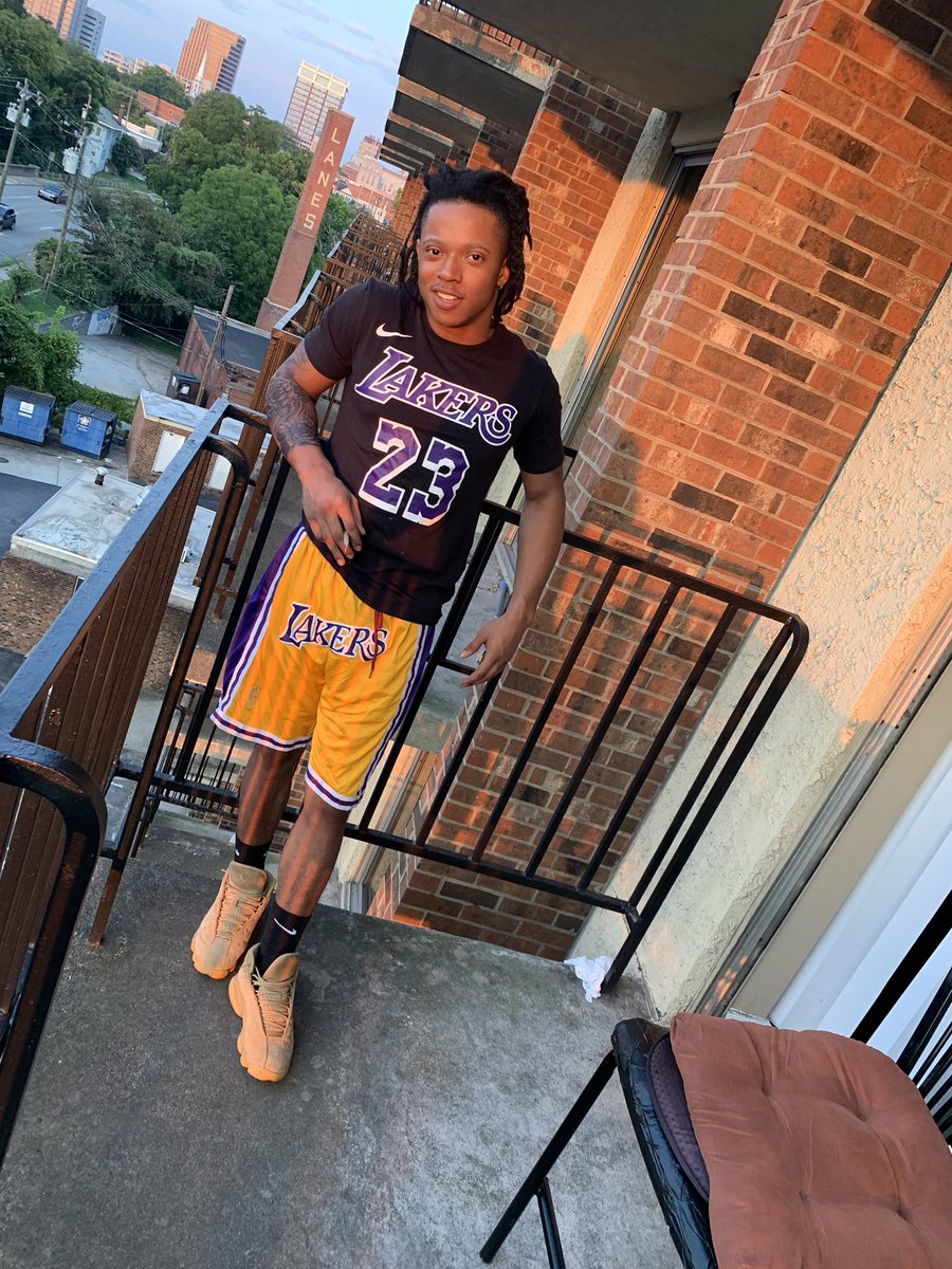 TyCashingOut's tweet image. Why would I talk about you when I can talk about me 🥶🌚