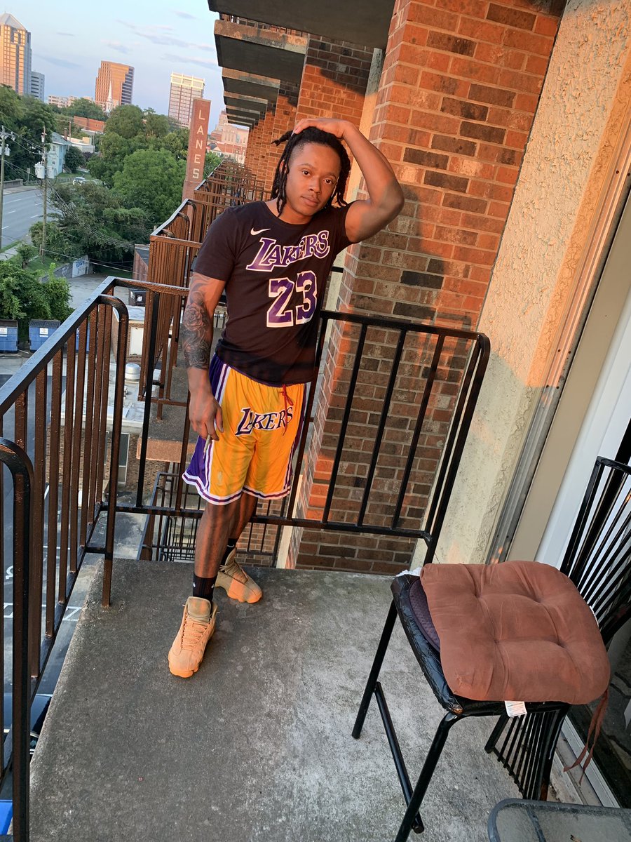 TyCashingOut's tweet image. Why would I talk about you when I can talk about me 🥶🌚