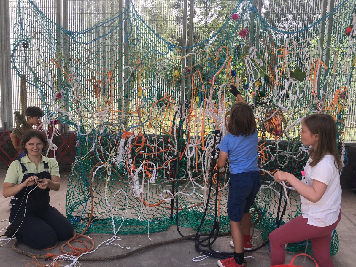 ESWsculpture's tweet photo. Thank you to everyone who joined Lucy Wayman on Saturday to make an outdoor collaborative weaving. Lucy will be leading another #sculpturesaturday this Saturday 17 August, drop in between 12pm-4pm and take part! #eswlearning @sustrans @edartfest https://t.co/3L7fvtkBfm