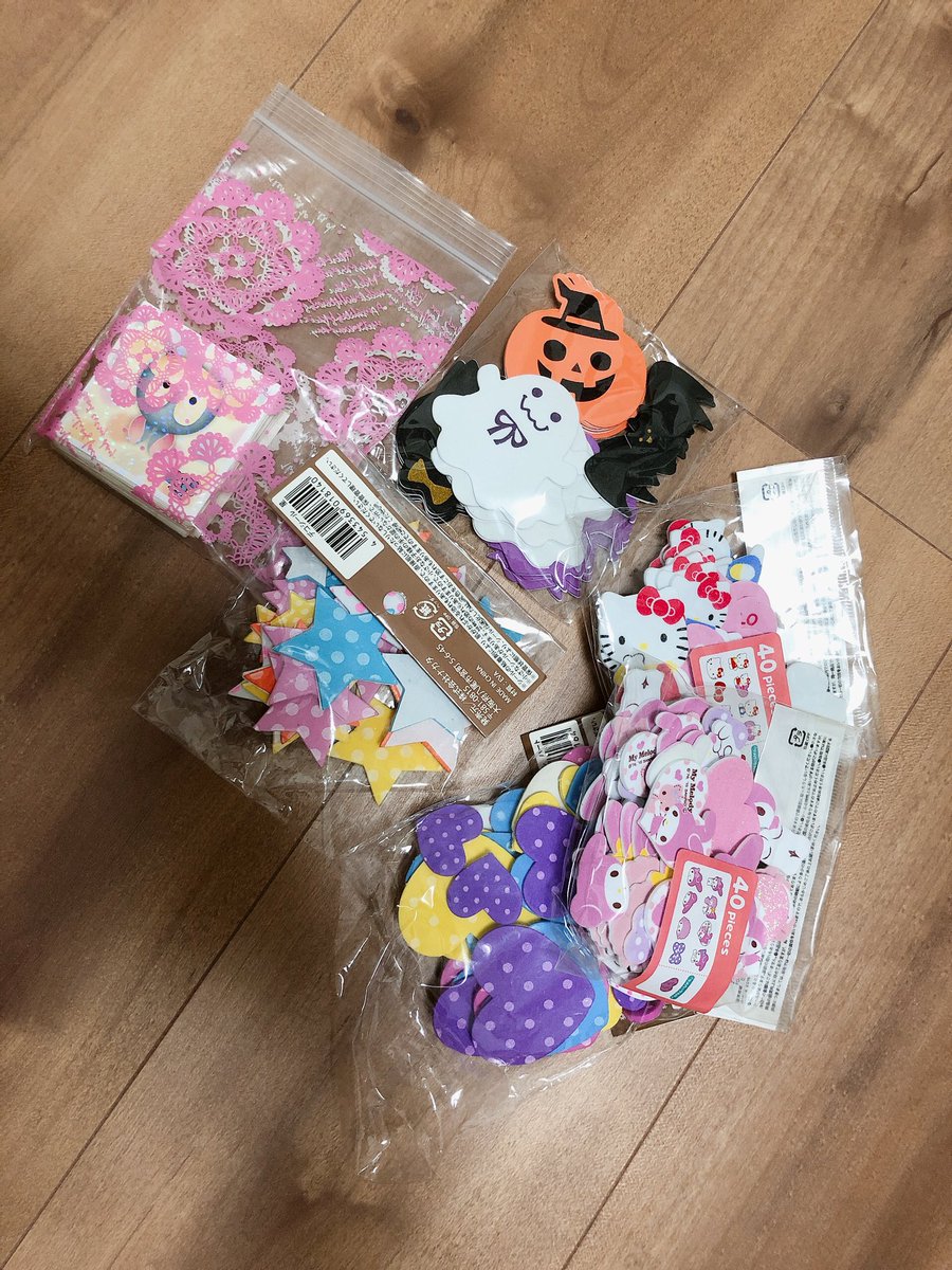 Rioniko___0724's tweet photo. 1枚目:マグロメモ、カード系
2枚目:文房具系
3枚目:メッセージ���ードやタグ、すみっコ
          ぐらしのシールミニカード など
4枚目:スポンジシール類
           ツムツムアナ雪などのましかくシー                        
           ル
3枚目など中身が見たい方は写真送ります https://t.co/OUZyOlhhxC