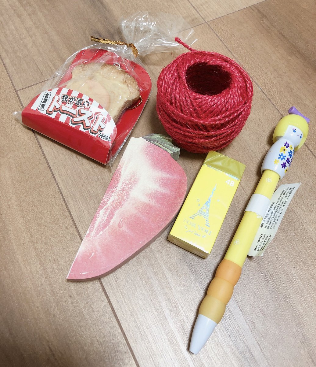 Rioniko___0724's tweet photo. 1枚目:マグロメモ、カード系
2枚目:文房具系
3枚目:メッセージ���ードやタグ、すみっコ
          ぐらしのシールミニカード など
4枚目:スポンジシール類
           ツムツムアナ雪などのましかくシー                        
           ル
3枚目など中身が見たい方は写真送ります https://t.co/OUZyOlhhxC