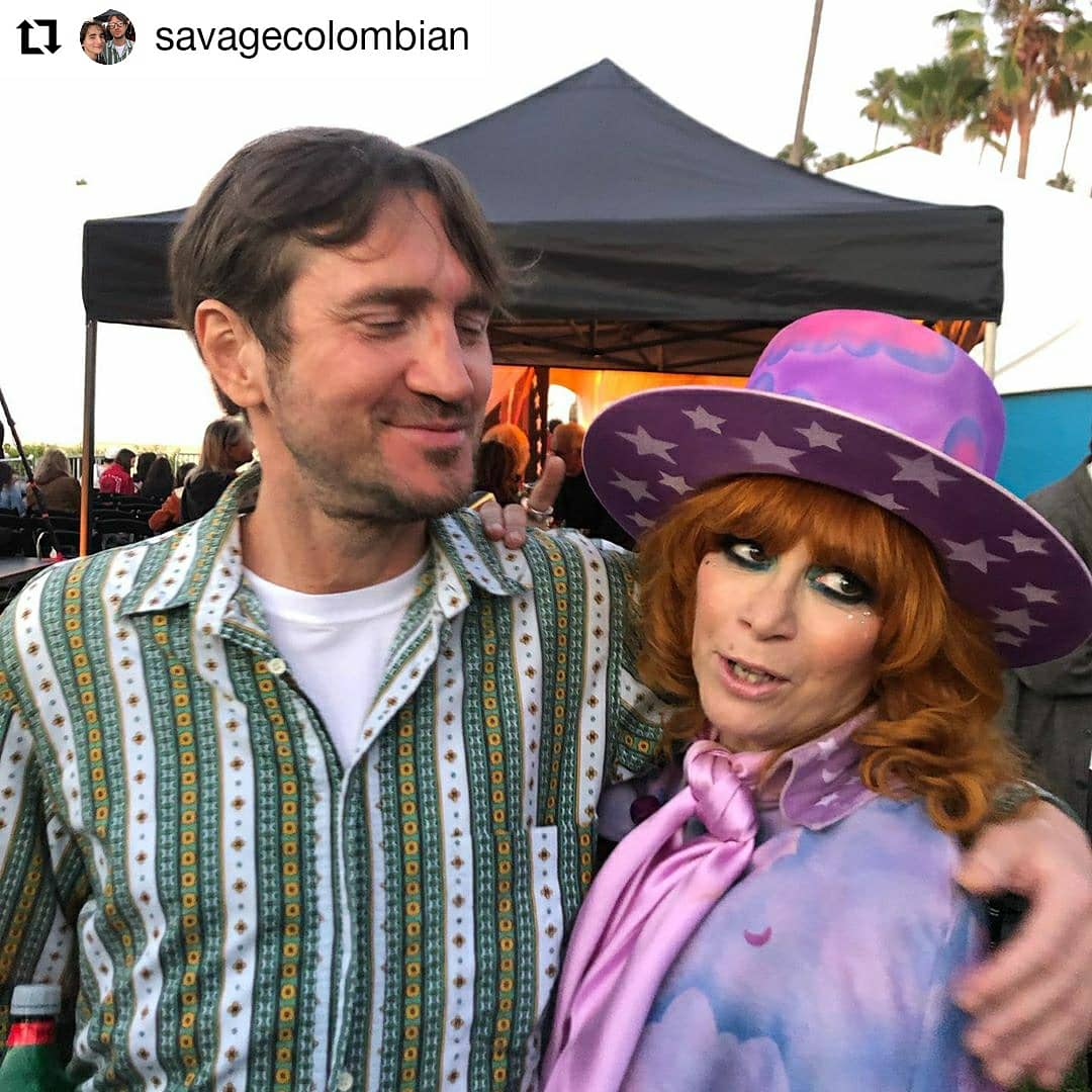 rhcpclubmexico's tweet photo. Que chico tan afortunado 🤘🌶️
Source @ savagecolombian
#johnfrusciante #lindaramone #bobforest #rhcpforever #theramones #theloniousmonster #redhotchilipeppers #rhcp #RHCP https://t.co/YCYUAZCw22