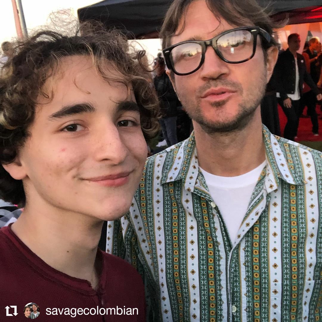 rhcpclubmexico's tweet photo. Que chico tan afortunado 🤘🌶️
Source @ savagecolombian
#johnfrusciante #lindaramone #bobforest #rhcpforever #theramones #theloniousmonster #redhotchilipeppers #rhcp #RHCP https://t.co/YCYUAZCw22