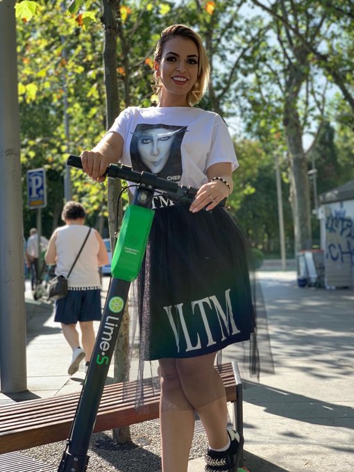 Una linda cuidad para recorrer en patinete me  encanto la experiencia viv&iacute;a de Madrid @FlirtGirlz_com<a href="/tag/stayhomedontdate"class="tags"><span>#stayhomedontdate</span></a><a href="/tag/imlivewithfriends"class="tags"><span>#imlivewithfriends</span></a>