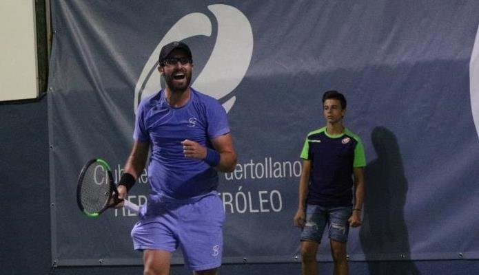 IBPTenis's tweet photo. #JordiMuñozAbreu graba su nombre en el @TrofeoChallenge @aytopuertollano @IUniuso @spaintenis https://t.co/YRvqHooU3P https://t.co/eVoJUCqFdd