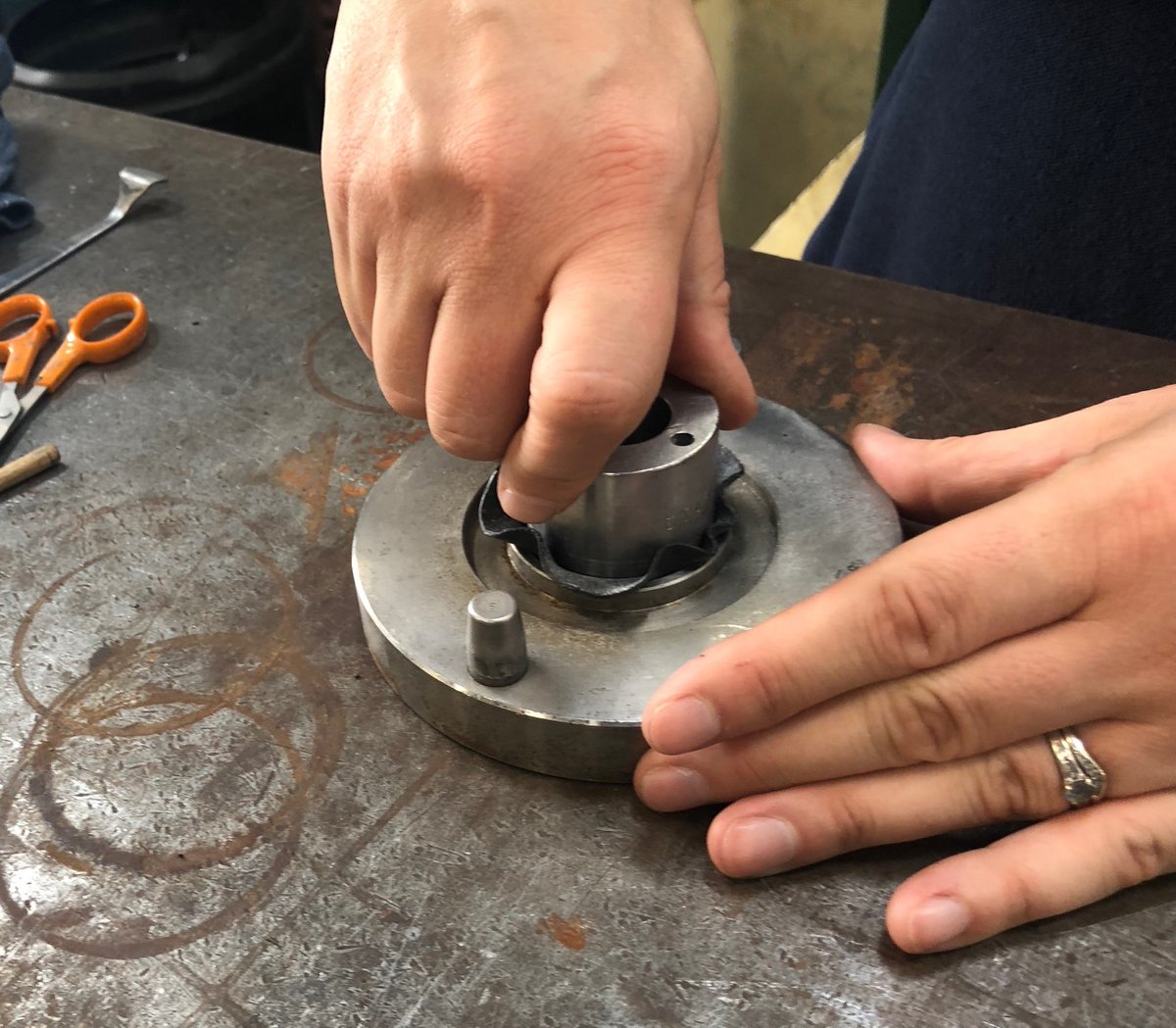 DklRubber's tweet photo. Over the last couple of days our production manager @GoughPetegough has been showing Nicci from the office how to make a specialist part. The part is all hand formed before being vulcanised in the press. #handformed #ukmanufacturing #passingtheknowledge #rubberindustry https://t.co/UQis90n5GA