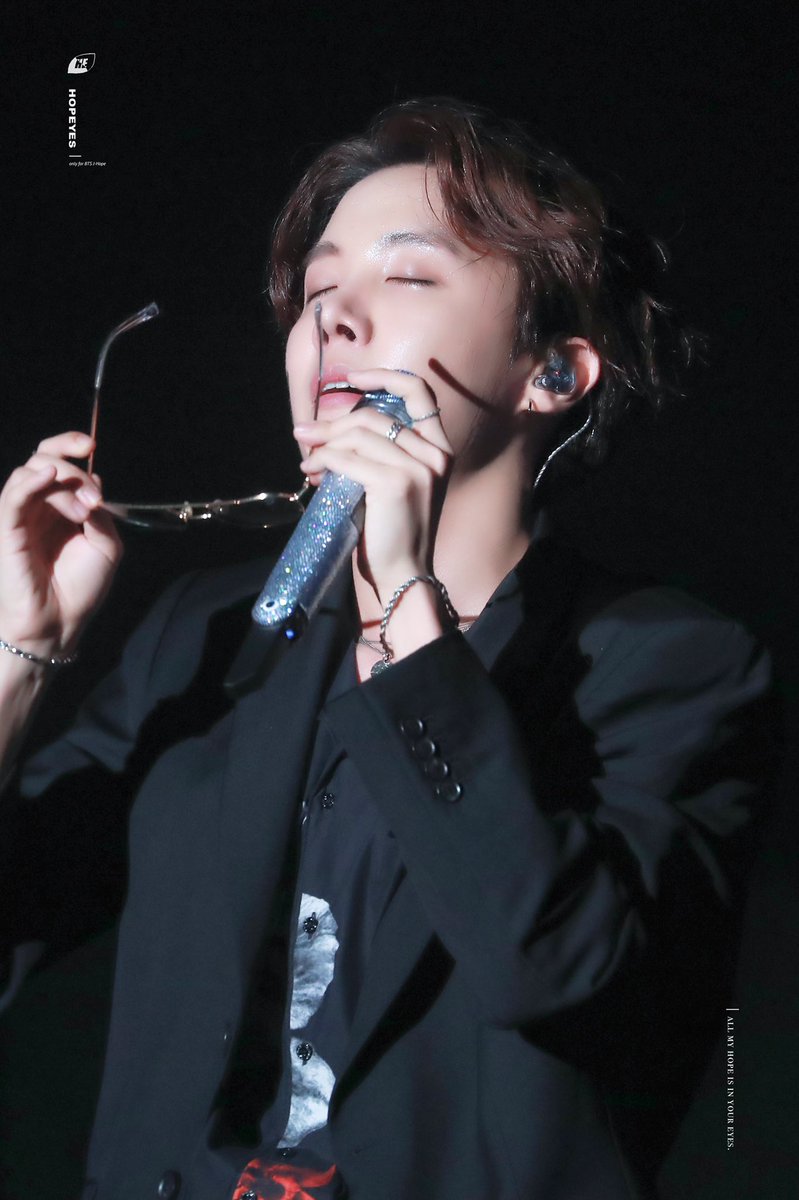 HOPEYES218's tweet photo. 190811 롯데콘서트
장난이 아니고 정말로 어떻게 찍든 잘생겼다ㅠㅠㅠㅠㅠ🥺🥺🥺
#제이홉 #호석 #호비 #JHOPE
 @BTS_twt https://t.co/IL48sjpOjr