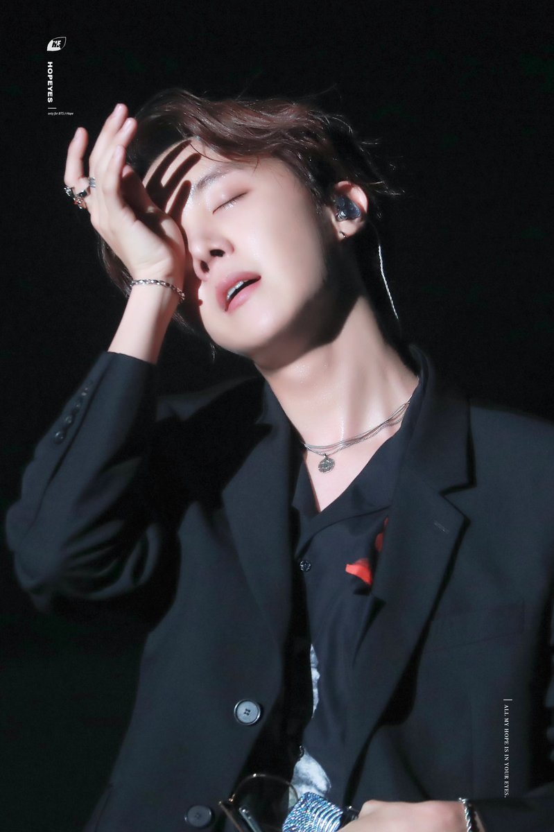 HOPEYES218's tweet photo. 190811 롯데콘서트
장난이 아니고 정말로 어떻게 찍든 잘생겼다ㅠㅠㅠㅠㅠ🥺🥺🥺
#제이홉 #호석 #호비 #JHOPE
 @BTS_twt https://t.co/IL48sjpOjr