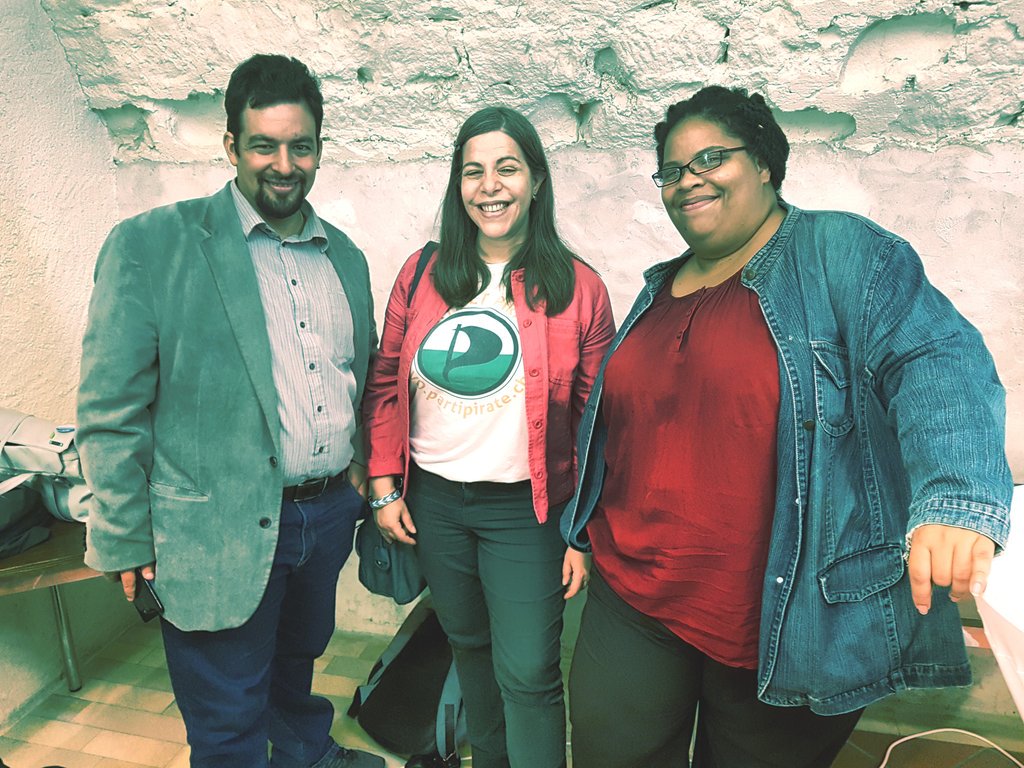 partipiratevaud's tweet photo. Le #PPVD a officiellement déposé sa liste pour les #EF2019 et attend maintenant le tirage au sort ! Nous sommes sur le point de lever les voiles pour Berne ! 😀 +@emmanuelle8383 +@loic_arm +@ArianeBeldi https://t.co/CYFoMabmvd