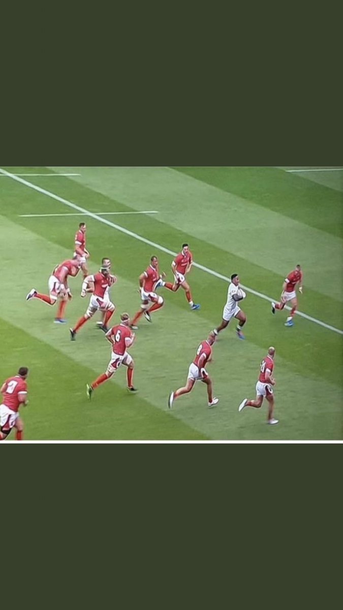 11 welsh players all screaming “your man”