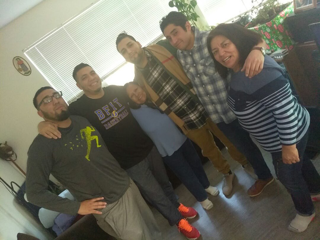 Coach_D21's tweet photo. HAPPY 59TH BIRTHDAY π Mom! Single mother of 5 boys, I know where I get my πͺ strength & passion from... Thank you for everything you do by being you! #CambridgeHeadStart #25Plusyears #BFITBasketball https://t.co/arcuJLn0ZH