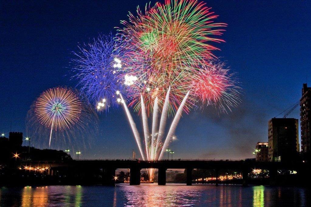 宵待ち花火 」by H△G 夏が来る度に何度も思い出すだろう。 八月の夜の