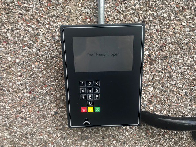 JackieMartinDO's tweet photo. Day 1 -Filming a video on how @EastRenCouncil are offering council services in different ways with help of #digital , accessing library at times fully self serve @ Clarkston library, extending opening by 27hrs a week, offering free wifi, study, read, use PC #openmore @ERCL4 https://t.co/KatJv0B5Dx