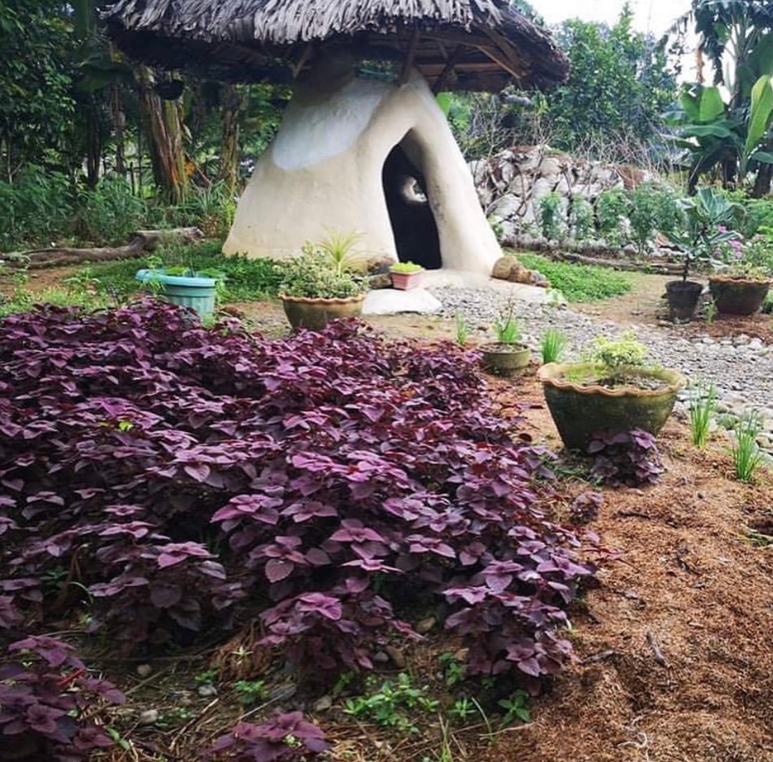 calearth's tweet image. Loving this 6-foot diameter dome by @beaubaconguis! A perfect addition to the owner's garden. #superadobe #superadobephilippines