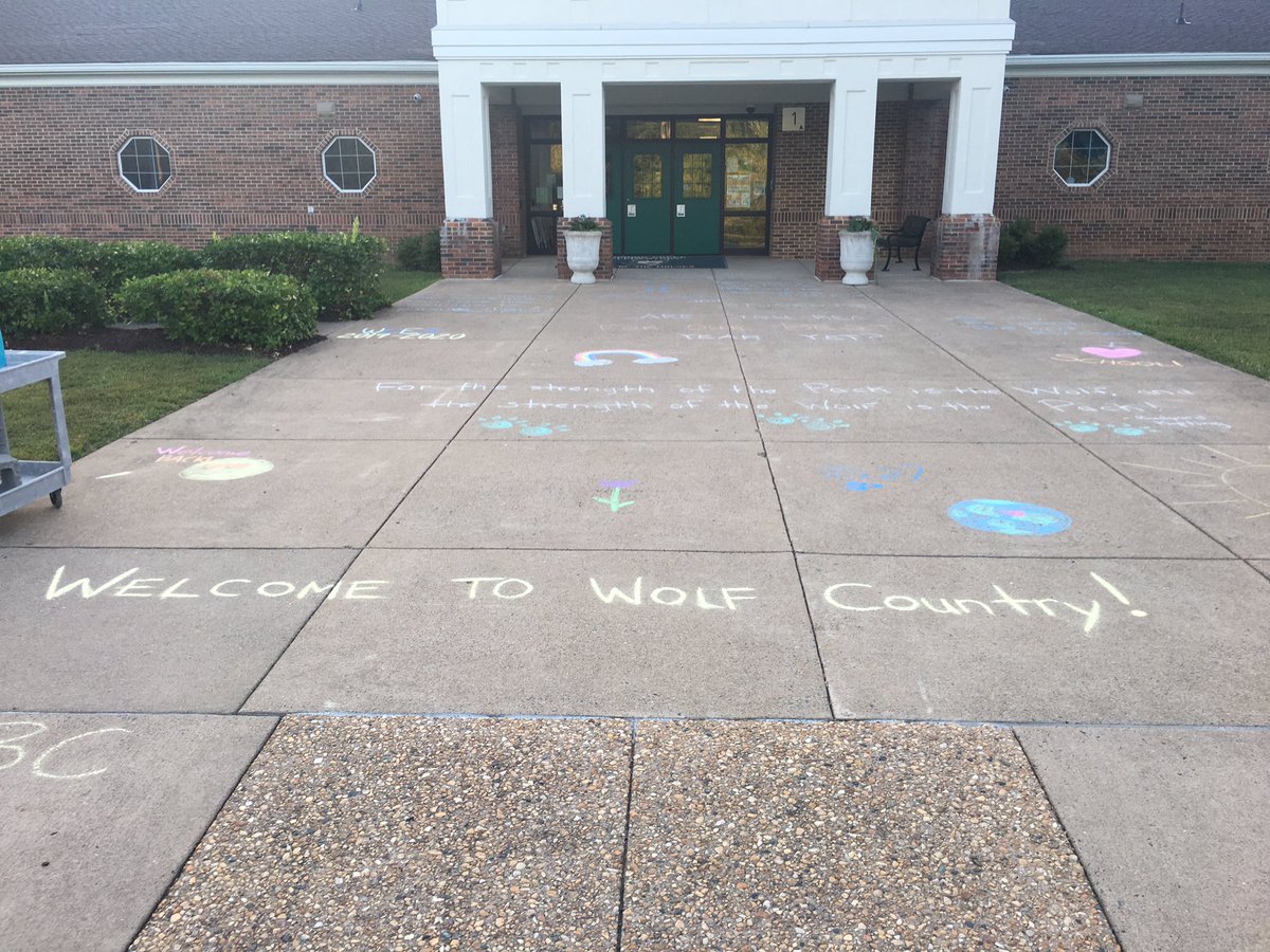 Wardlow_rr's tweet photo. This is it!! First day of school! So excited for the new year!! Fabulous PTO wrote some welcome messages for students and staff!! BEST YEAR YET! @WindingCreekES #Back2SCPS19 #WCESH_H @SCPSchools https://t.co/nNwLKeeBtN