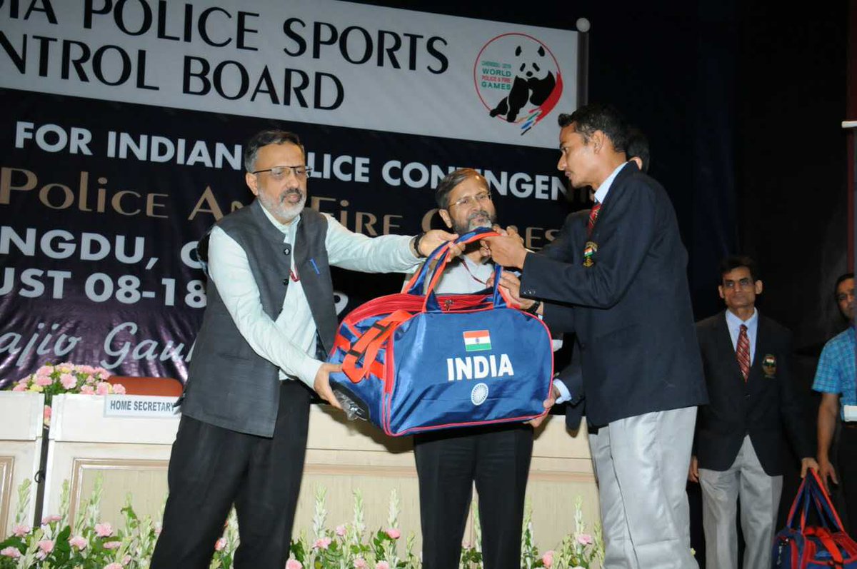 aipscb's tweet photo. The sports kit was distributed to the players by the Chief Guest Shri Rajiv Gauba and also "Best Wishes" were given to the players.
#worldpolicegames2019chengduchina #govt #govtofindia https://t.co/7K3epjL0L5