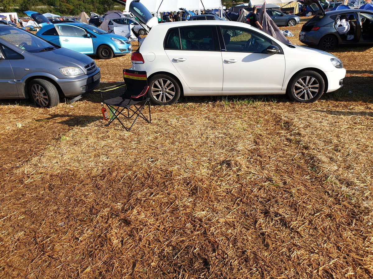 Schaufel3000's tweet photo. Das Zelt ist weg, das Auto ist voll. Zeit zu gehen. #cleanof @openflair https://t.co/hbNvQxRuz9