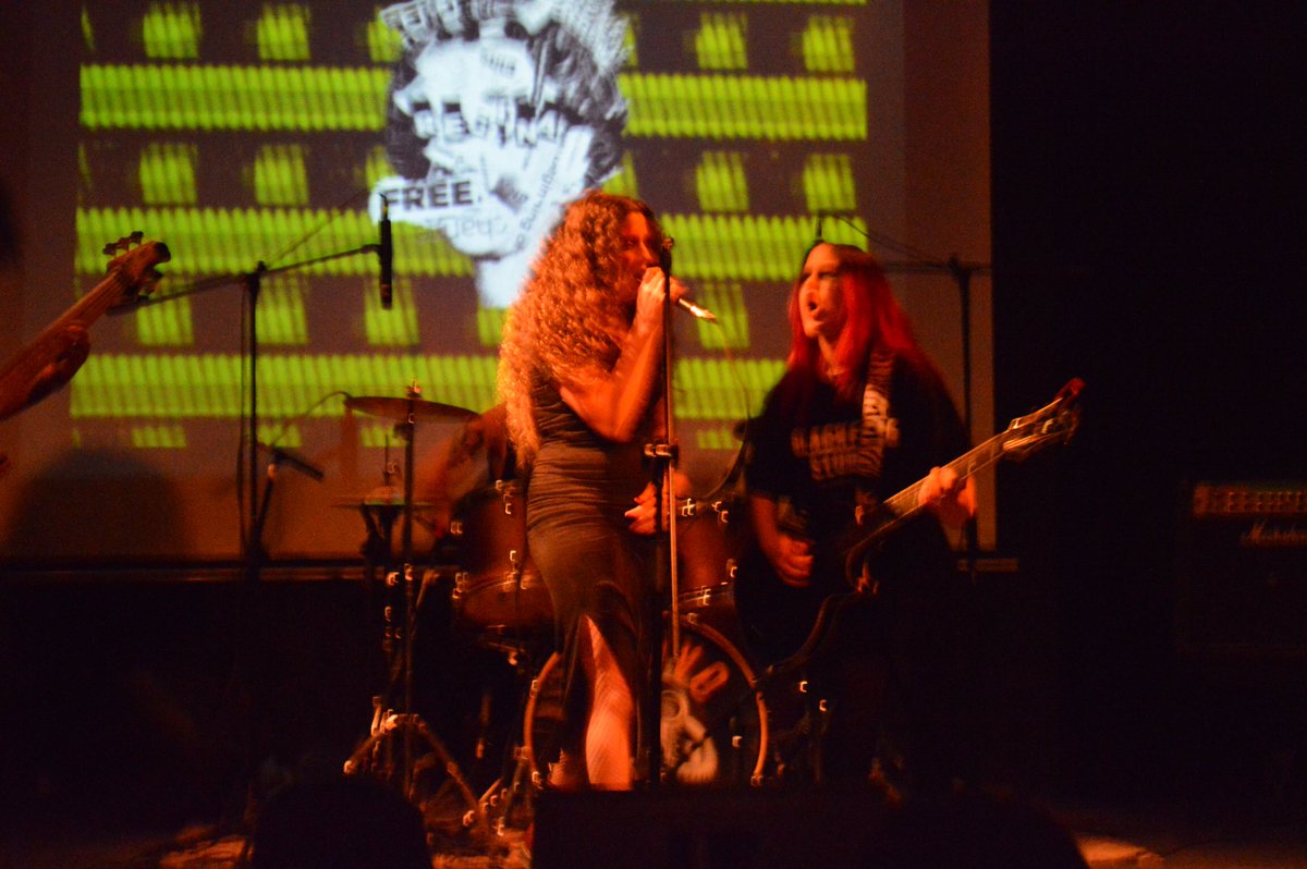 reginatheband's tweet photo. Fotos de nuestra última fecha en Centro Cultural Goes abriendo la presentación del disco de #Nocivo 🔥👑 Agradecidos por la tremenda oportunidad y buena onda de la gente que fue a apoyar la fecha 💜 https://t.co/pZMjKZlONK