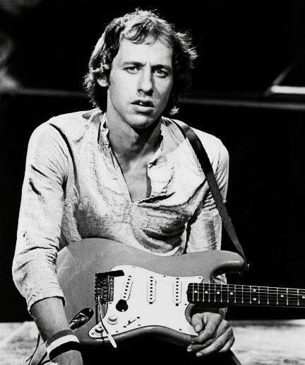 retrochenta's tweet photo. Hoy cumple 70 años Mark Knopfler, el legendario cantante y guitarrista de los "Dire Straits". El Sultán del Swing. #MarkKnopfler https://t.co/0mIzeQgU5W