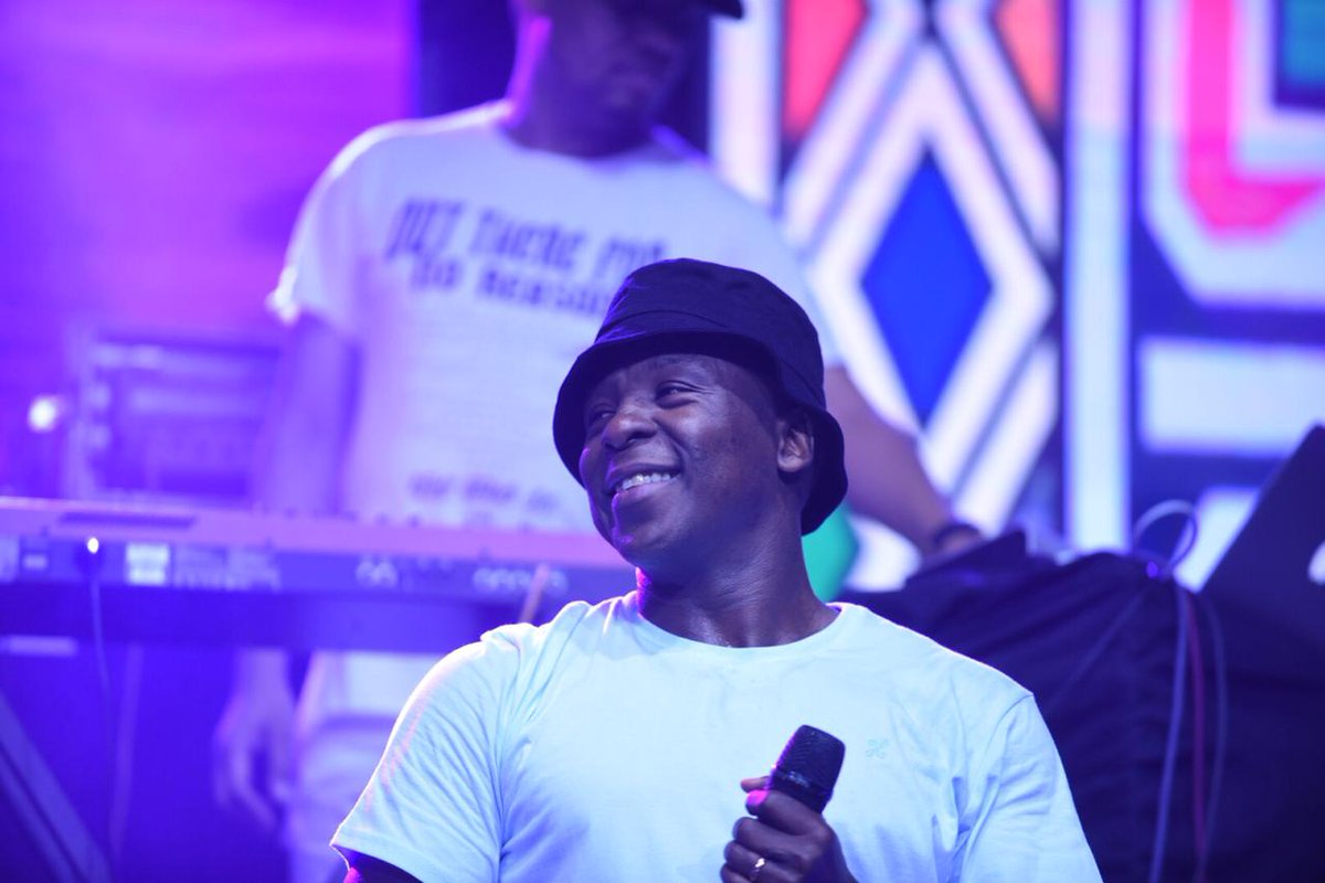 womenofnotesa1's tweet photo. @MrNKORAS @tkzeeband @GaMorolong @KabeloMabalane @GeshOmega @ZwaiBala What a WoW moment! We're still recovering #WON19 https://t.co/v2tNpXrBIh