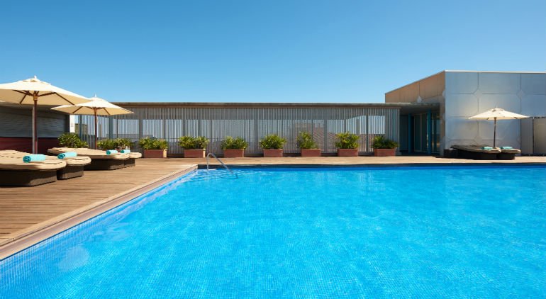 LeMeridienRa's tweet photo. Si está alojado en el hotel, disfrute de la piscina exterior mientras sacia su hambre con una deliciosa pizza recién hecha.
If you are a hotel guest, enjoy our swimming pool while savouring a tasty pizza with your family.
#PoolRestaurant #lemeridienra #summer https://t.co/LFra6QhsVQ