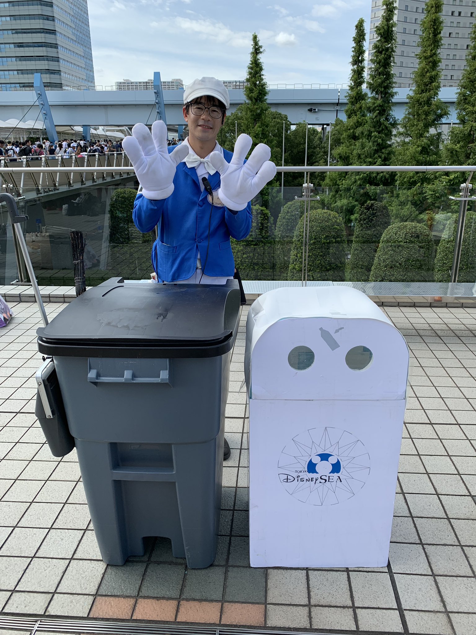 アカツキ Ssリクエスト募集中 コミケ4日目 スゲーってなったコスプレその8 ディズニーランドの清掃員のコスプレとは これまた細かい と思ったのですが ディズニー関係のコスならこれが一番穏便かもですね C96 C96コスプレ T Co 2rtqrohoqj