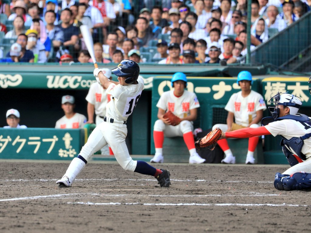 gari_wasabi's tweet photo. #ついに再びリード奪う ９回表、八戸学院光星の澤波大和がタイムリーを放つ！！

奈良・智弁学園から２点をリードする！澤波、奈良県の平群中学校出身、決めた！！

#八戸学院光星 １０−８ #智弁学園 （９回裏へ） https://t.co/jHBpRNR4V8