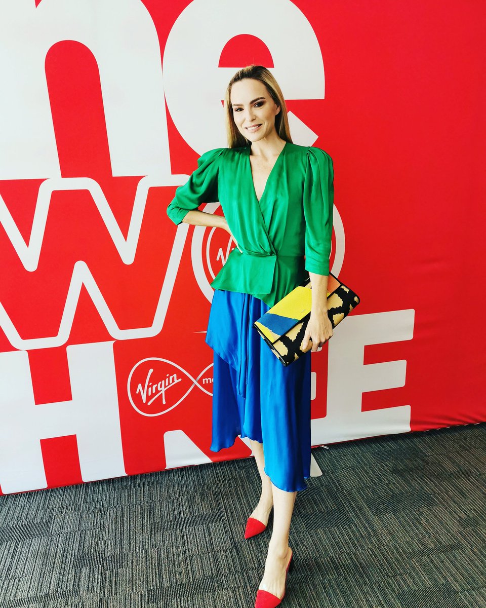 sonjamohlich's tweet image. Are you ready this morning for #colourblocking on @IrelandAMVMTV @SarahSadiecakes from @Whitewater_SC #fashion #style 😎