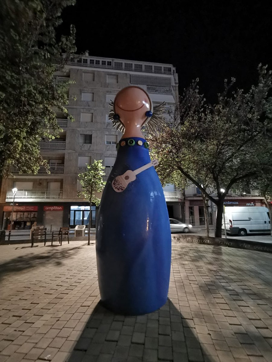CollaMorada's tweet photo. Alguna cosa està passant a Mollet! 😱 Estàs una mica boig? Tens ganes de festa? No ho dubtis més: arriba la Festa Major Morada amb música i diversió per recordar els 25 anys del color Morat. 💜💜 #CollaMorada #FMMorada #25AnysMorats #MiT25anys #MoratsHooligans https://t.co/IzPwbkYhqA