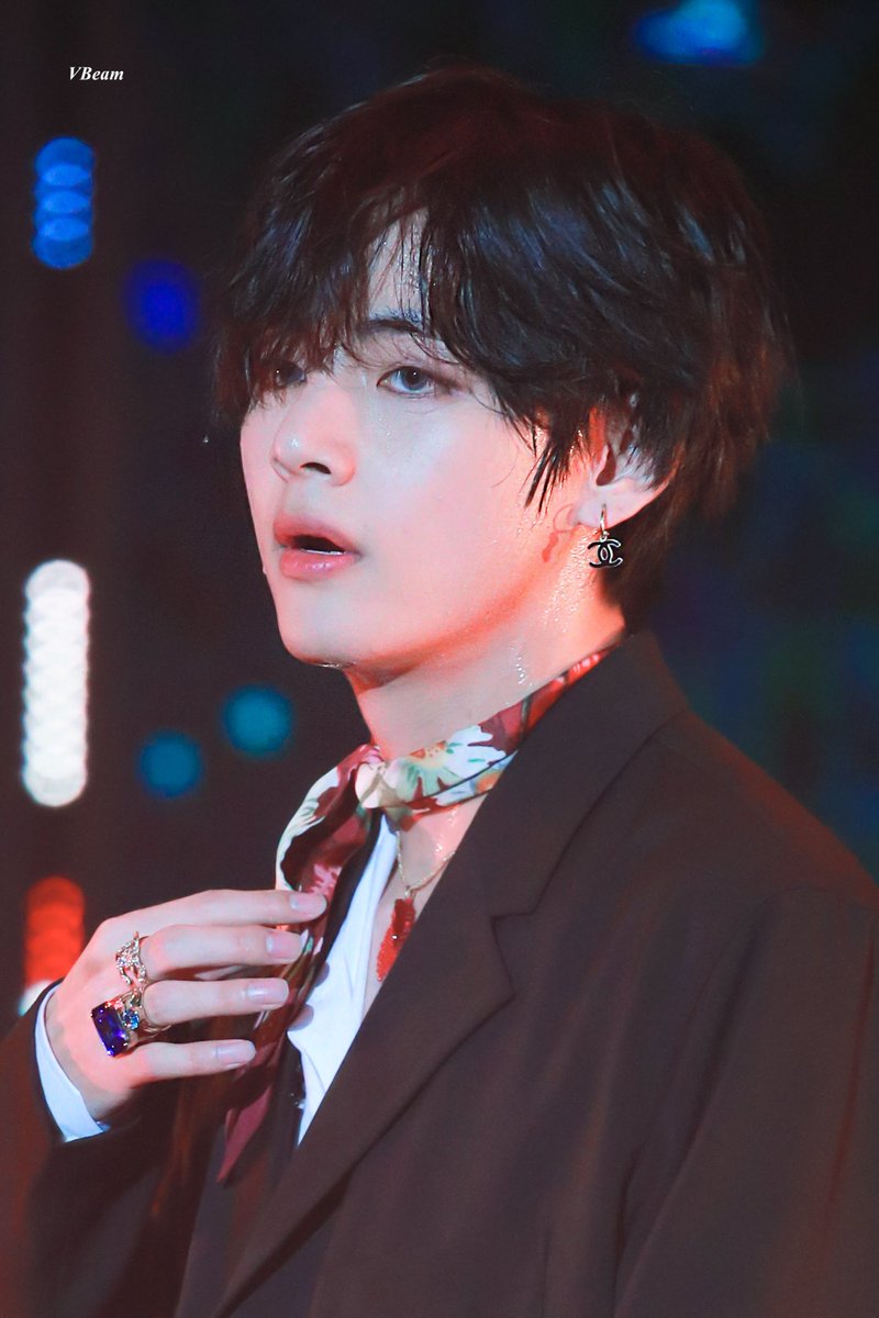 VBeam1230's tweet photo. 190811 롯데패밀리콘서트
청순곰돌 귀염곰돌
#BTS #BTSV #taehyung #태형 #방탄소년단 
@BTS_twt https://t.co/BFa3txLaOi