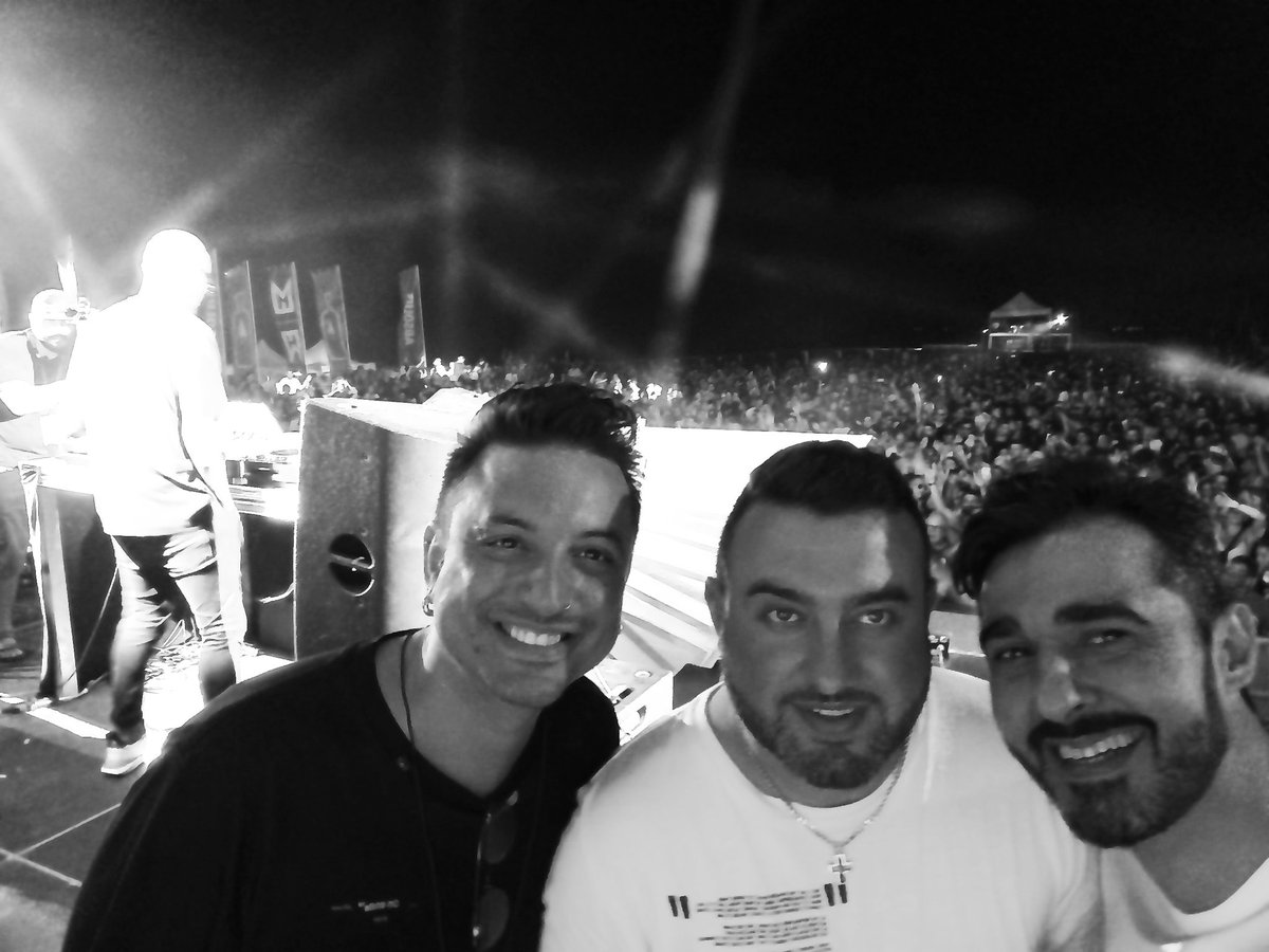 djleandromusic's tweet photo. Meeting truly fantastic people and seeing old friends once again, what a magic of an evening .
#musicelement #blackcoffee #gregnate #goodfriends #goodtimes https://t.co/F4JbX5yUnU