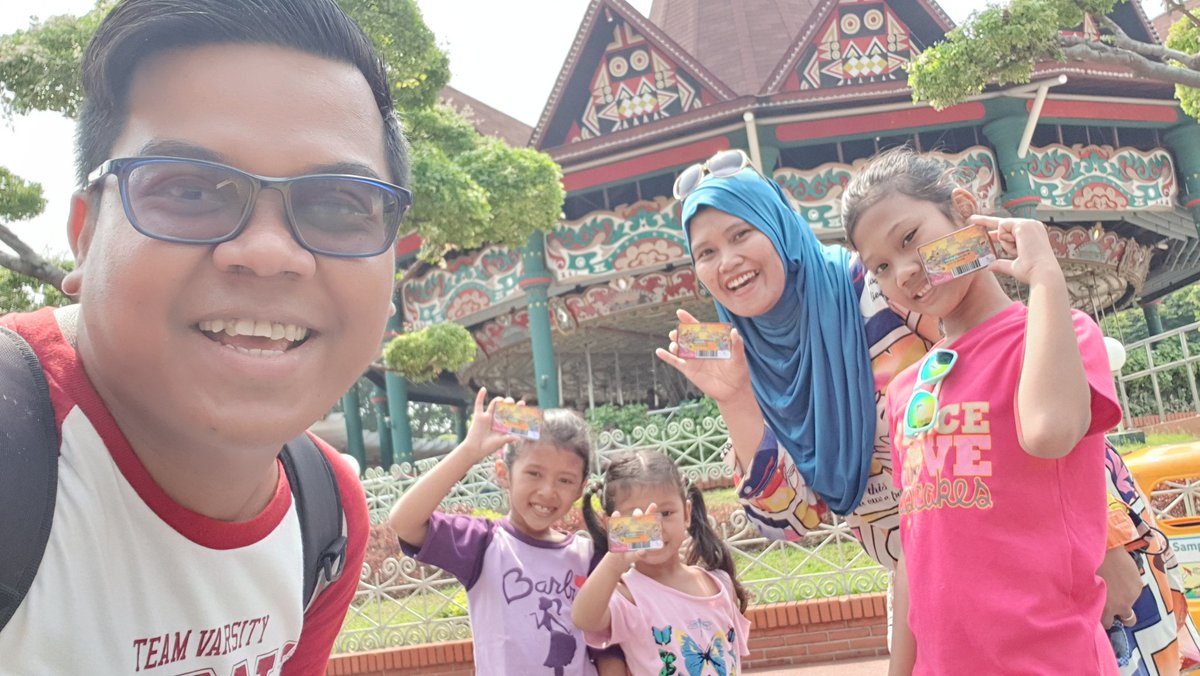 tjiktao's tweet photo. Alhamdulillah juga sangat sangat terbantu adanya annual pass selama setahun ke @ancoltmnimpian #Dufan34Flashback jadi bisa setiap hari kunjungi theme park paling keren se-Indonesia https://t.co/gluf0lsql6