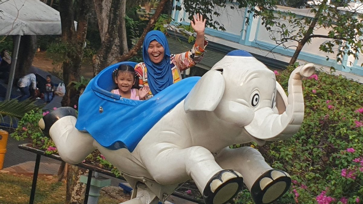 tjiktao's tweet photo. Alhamdulillah juga sangat sangat terbantu adanya annual pass selama setahun ke @ancoltmnimpian #Dufan34Flashback jadi bisa setiap hari kunjungi theme park paling keren se-Indonesia https://t.co/gluf0lsql6