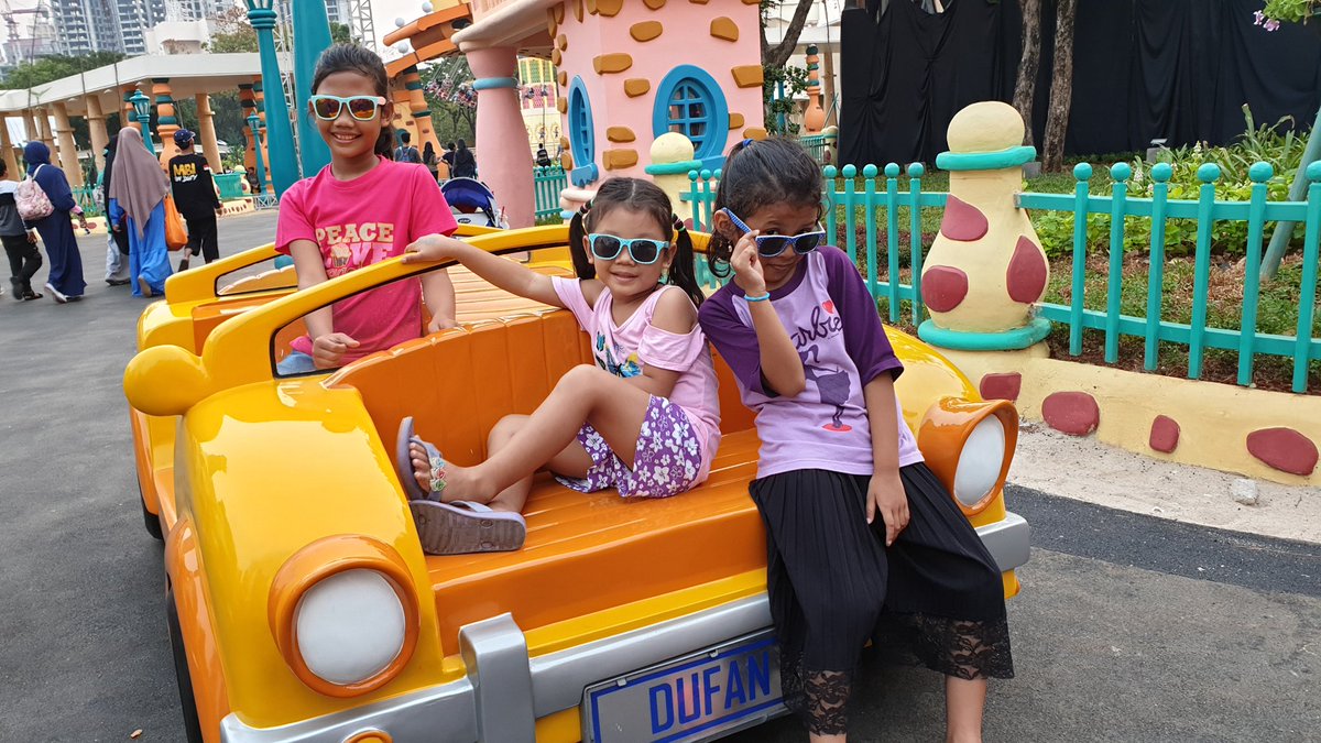 tjiktao's tweet photo. Alhamdulillah juga sangat sangat terbantu adanya annual pass selama setahun ke @ancoltmnimpian #Dufan34Flashback jadi bisa setiap hari kunjungi theme park paling keren se-Indonesia https://t.co/gluf0lsql6