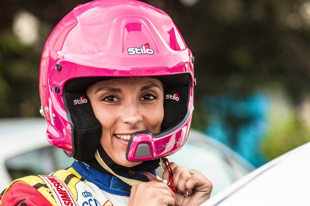 FernandezSara14's tweet photo. 🎀 Lucha contra el cancer de mama 💪🏻 Rallycar destina 20 € de cada casco Stilo Rosa para la lucha contra el cancer de mama 🙂👩🏻⚕️👩🦳👩🏻👵🏻👷🏻♀️👩🏻🔧👩🔬👩✈️👩🏻💻
#rallycar #stilohelmet
📸 @LaTulaSport @AdriHernandez04 https://t.co/V2AeseEW0V