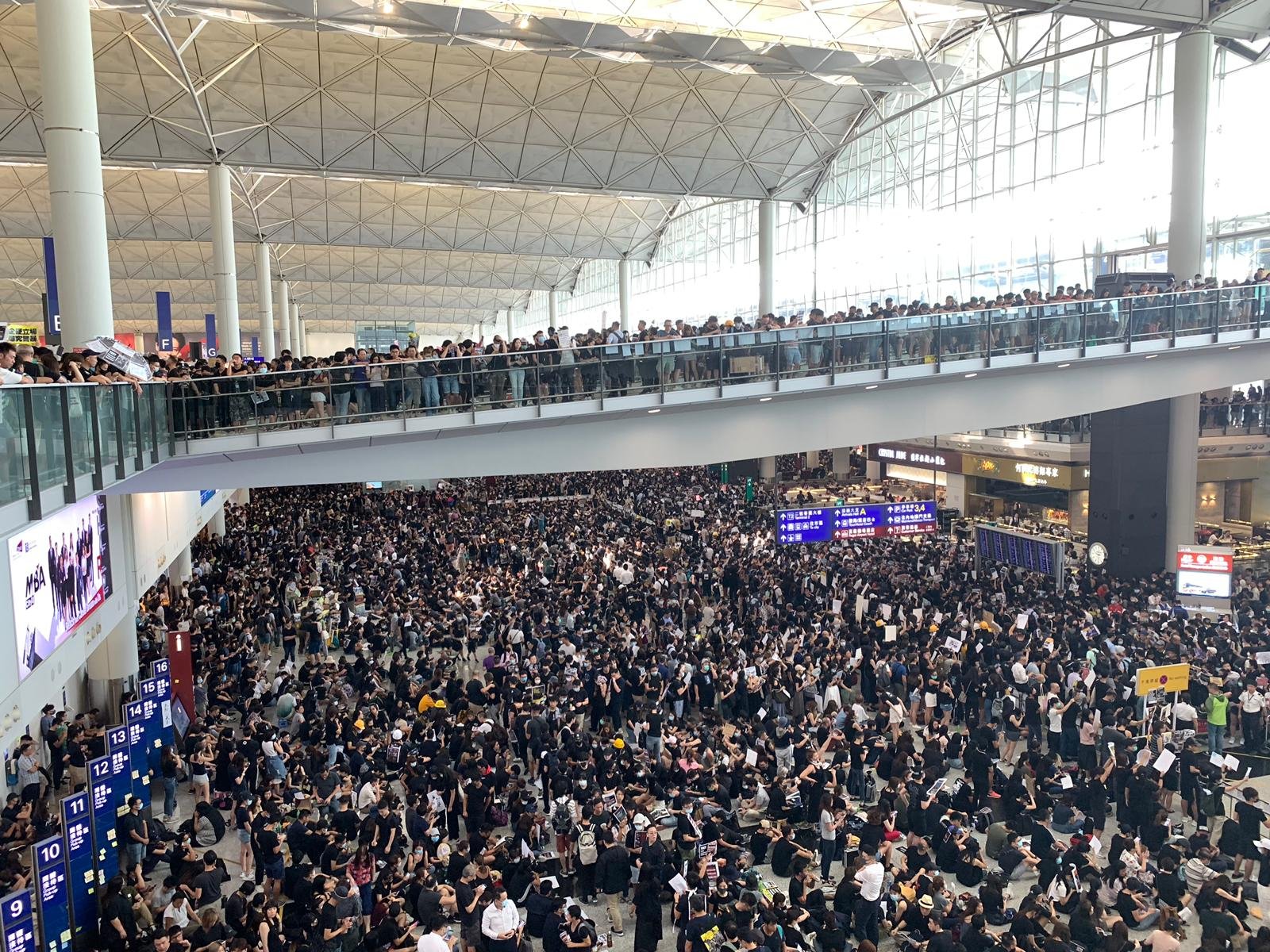 Hong Kong Airport Shut down